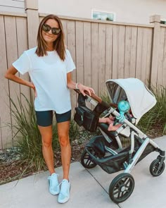 New Mum Outfits Summer, Lululemon Mom Outfit, Suburban Mom Outfit, Maternity Biker Shorts Outfit, Lululemon Mom, Pe Outfits, Lululemon Haul, Mom Attire, Casual Shorts Outfit