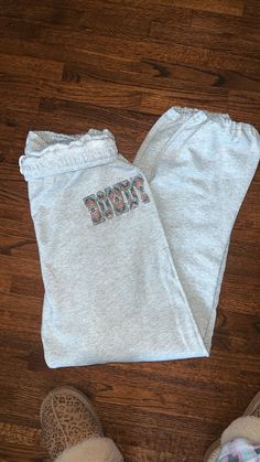 The cutest sweats that are so comfy! You won't find many western sweats around and these are the cutest!🤠 Cute Western Clothes, Western Pants, Cute Sweats, Western Stuff, Southern Outfits, Western Wear Outfits, Birthday Stuff, Western Women, Vibe Clothes