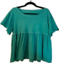 Summer Relaxed Fit Short Sleeve Top, Cotton Relaxed Fit Short Sleeve Top, Casual Soft-washed Cotton Short Sleeve Top, Casual Green Relaxed Fit Top, Soft-washed Cotton Relaxed Fit Short Sleeve Top, Casual Green Top With Relaxed Fit, Green Short Sleeve Casual Top, Green Cotton Short Sleeve Top For Summer, Casual Cotton Tops For Layering