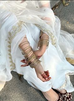 Bride Fashion Illustration, Latest Bridal Dresses, Pakistani Wedding Outfits, Traditional Indian Outfits, Indian Attire, Desi Fashion