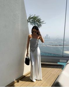 Island Hopping Outfit, Outfits Playa, Ootd Inspo, Island Hopping, Kendall Jenner Style, Classy Chic, Summer Top, Head Scarf, Pocket Square