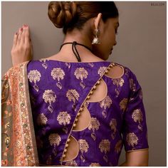 Brocade Blouse Neck Designs, Balaush Design, Back Lace Blouse Designs, Boluses Design, Brocade Blouse Designs Pattern Back, Back Neck Models For Blouses, New Trendy Blouse Patterns, Fancy Back Neck Designs For Blouses, Boatneck Blouse Designs