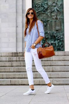 Zapatillas Blancas, un must have Witte Jeans Outfit, Minimalisticky Chic, White Jeans Outfit, Outfits With Converse, Mode Casual, Closet Fashion, 가을 패션, White Pants, Outfits Casuales