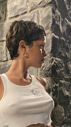 Curly Buzz Cut Women, Grown Out Buzzcut Women, Buzz Cut Curly Hair, Curly Buzz Cut, Baddie Hairstyles For Short Hair, Buzz Cut Women, Haircut Inspo