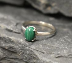 Malachite Ring set with Natural Malachite in a top grade & deep green colour with natural patterns, from Africa, at 8x6mm, weighting 2 Carats. Artisan Floral Ring made of Solid 925 Sterling Silver ☞ made to last. Matching Earrings & Matching Pendant - please ask me More Gemstones available: Opal: www.etsy.com/listing/746348901 Ruby: www.etsy.com/listing/737234484 Coral: www.etsy.com/listing/746349737 Garnet: www.etsy.com/listing/746350177 Rose Quartz: www.etsy.com/listing/732490144 Amethyst: www Dainty Silver Ring, Earrings Matching, Malachite Ring, Malachite Green, Malachite Rings, Small Ring, Malachite Jewelry, Real Jewelry, Gem Ring