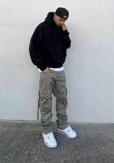 Heritage Jordan 1 Outfit, Keezy Tv, Rapper Fashion Men, Clothing Ideas Men, Guys In Hoodies, Tech Fits, Jordan 4 Outfit Men, How To Style Jordans, Baseball Streetwear