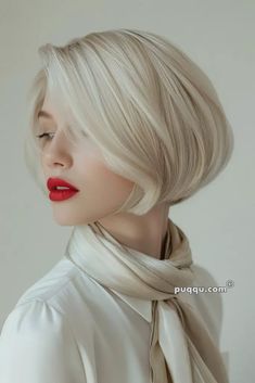 french-bob-hairstyles-47 Textured Bob Hairstyles, Low Taper Fade Haircut, French Bob, Taper Fade Haircut, Edgy Short Hair, Short Blonde, Blonde Bobs