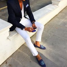 Street style White Jeans Men, Blazer White, Men With Street Style, Suit Style, Blue White And Black, Well Dressed Men, Jeans Men, Blazer Outfits, Gentleman Style