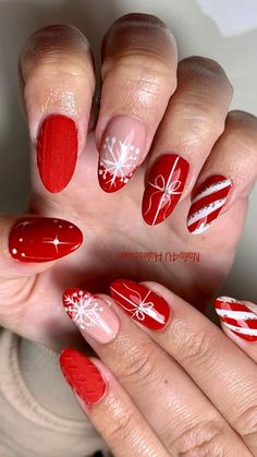 15 Christmas Nails Trendy Styles – Get Ready to Dazzle! 💅 Get ready to shine this holiday season with these Christmas Nails Trendy styles that everyone is raving about! From classic Christmas Nails Acrylic to stunning Christmas Gel Nails, there\'s a look for every occasion. 🎅✨ Looking for festive December Nails or sleek Winter Nails Acrylic? We\'ve got you covered. Embrace the holiday spirit with Xmas Nails and creative Christmas Nail Designs that will take Her Nails to the next level. Try Re... Xmas Nail Designs, Uñas Ideas, Pedi Ideas, Pedicure Ideas, December Nails, Red Christmas Nails, Lovely Nails, Winter Nails Acrylic, Christmas Nails Easy