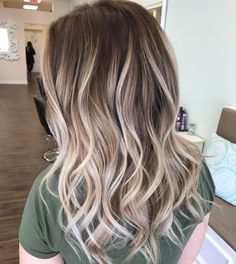 Balayage Brown To Blonde, Diy Balayage, Caramel Blonde Hair, Platinum Blonde Balayage, Balayage Brown, Long Length Hair, Blond Balayage, Latest Hair Color, Tousled Hair