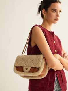 DETAILS
Composition: 10% Polyester, 90% Polyurethane Chic Beige Shoulder Bag With Faux Fur Lining, Chic Brown Quilted Shoulder Bag, Chic Brown Bag With Faux Fur Lining, Brown Rectangular Shoulder Bag With Plush Lining, Image Overlay, Small Pillow, Pillow Bag, Apple Coloring, Sunglass Chain