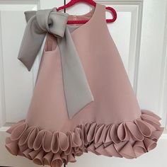 Baby Girl Frock Designs, Cotton Dress Summer Casual, Diy Baby Bows Headbands, Ideas De Outfits, Classy Short Dresses, Bridal Gift Wrapping Ideas, Chic Dress Classy, African Dresses For Kids