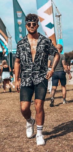 Mens Edm Outfits, Edm Men Outfits, Coachella Looks Men, Mens Acl Outfits, Men’s Music Festival Outfits, Men's Festival Outfit, Male Rave Fits, Festival Outfits Man, Mens Bandana Style Head Wraps