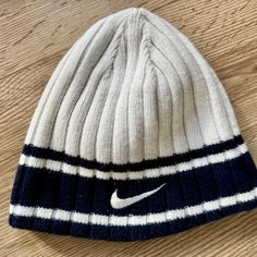 Late 90s Nike Reversible Beanie 
Stitching is completely in tact
No stains 
#90snike #90sbeanie #vintagenike #vintagenikehat #vintagehat Reversible Beanie, 90s Nike, Late 90s, Hats Vintage, Vintage Nike, Hats For Men, Nike Men, Stitching, Nike