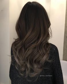 Black Hair Balayage, Ash Hair Color, Red Highlights, Fashion Street Style, Care Care, Pinterest Hair, روتين العناية بالبشرة