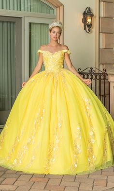 Yellow off the shoulder a-line quinceanera ball gown with sweetheart neckline and lace embroidery. Gown For Prom, African Prom Dresses, Gorgeous Prom Dresses, Quince Dress, Mix Photo, Hoop Skirt, Quinceanera Dress, Prom Girl, Quince Dresses