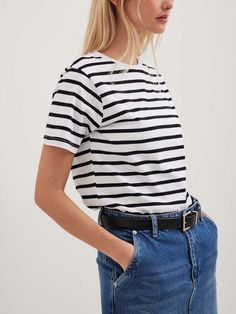 Looking for a way to get cozy and comfortable in style? Look no further than the Wren Striped Loose T-Shirt by Bella Chix! This short-sleeved knitted shirt is perfect for relaxing at home or letting loose in a fun evening with friends. Its unique stripes will have you standing out wherever you go! Who said you have to sacrifice comfort for fashion? Not us! Product Specifications Sleeve Length: Short Material: Cotton, Spandex Fit Type: Regular Elasticity: Medium Stretch Collar: O-Neck Length: Reg Harajuku Shirt, Stripe Outfits, T Shirts Women, Loose Tees, Costume Intero, Striped Sleeve, Summer Cotton, Striped Shorts, Casual Tops