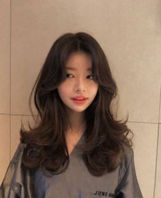 Hair Wavy Medium Haircut, Butterfly Haircut, Hair Inspiration Long, Bangs With Medium Hair, Hairstyles For Layered Hair, Hair Stylies, Haircuts For Medium Hair, Haircuts Straight Hair, Long Hair With Bangs