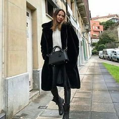 Black Faux Fur Coat Outfits, Black Fur Coat Outfit, Mango Faux Fur Coat, Fur Coat Outfits, Faux Fur Coat Black, Faux Fur Coats Outfit, Fall Clothing Essentials, Long Coat Outfit, Fur Coat Outfit