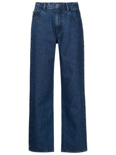 Azul índigo, algodão, lavagem escura, jeans, passantes para cinto, fechamento frontal por botões, cintura média, corte reto e cinco bolsos. Jeans Reto, Closet, Dresses