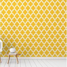 the yellow and white wallpaper in this room is perfect for any type of decoration