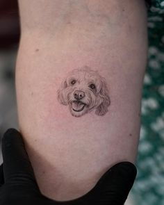 a dog's head is shown on the arm