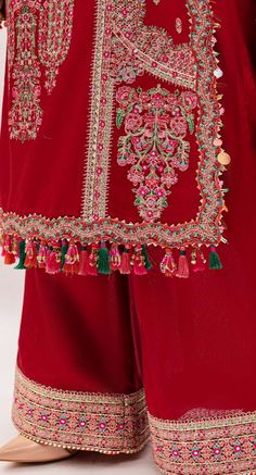 Red Suit Embroidery Design, Pakistani Dress Design Ideas, Hanging Blouse, Victorian Inspired Fashion, Plazzo Designs, Daman Design, Silk Kurti Designs, Suit Embroidery, Saree Kuchu Designs