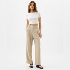 Beige Easy Crepe Trousers New With Tags Gap Missed The Return Window, Retails For $79.99 6 Petite Women’s Trousers Style, Trouser Fashion Women, Petite Work Pants, Women Trousers Outfits Casual, Women’s Trousers, Women’s Pants, High Waisted Trousers Women, Fall Trousers, Petite Trousers