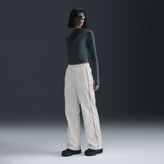 Reaching back to our roots, these easy-fitting pants pull inspiration from the Nike looks of the '70s. A water-repellent finish and UV technology built into the crinkle-woven fabric help keep you good to go come rain or shine. Nike Wind Pants, White Wide Leg Bottoms For Outdoor, White Wide-leg Bottoms For Outdoor, Nike Beige Cotton Bottoms, Beige Nike Cotton Bottoms, Nike Windrunner, Nike Looks, Fitting Pants, Hem Pants