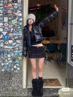 Puffer Boots Outfit, Korea Trip Outfit, Russian Hat Outfit, Revolving Wardrobe, Russian Streetwear, Japan Outfit Winter, Russian Hat, Girl Y2k, Hat Outfit