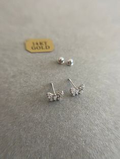 SCREW BACK/14K Solid Gold CZ Butterfly Stud Earrings- 14K Solid Gold Quantity: One Pair Color : Yellow Gold / White Gold Materials : 14K Solid Gold Size : 8mm *14K Solid Gold will not tarnish. *Good for sensitive skin. * Metal components are 14K Solid Gold including earring backs. * Suitable for delicate and sensitive ears. * Comes in a jewelry box. If you need extra boxes for gifting....just let us know! Silver 14k Gold Cluster Earrings, Silver 14k Gold Sparkling Earrings, Sparkling Silver 14k Gold Earrings, Butterfly Stud Earrings, Lobe Piercing, Butterfly Earrings Stud, Cz Stud Earrings, Gold Price, Screw Back Earrings