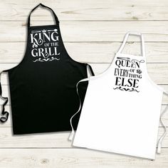 two aprons with the words king and queen of the grill written in black on them