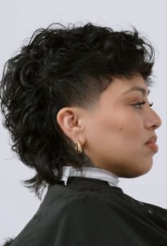 hair, mullet Curly Punk Hair, Queer Haircut, Undercut Curly Hair, Queer Hair, Low Taper Fade Haircut, Haircut Tips, Short Punk Hair, Trendy Bob, Trendy Bob Hairstyles