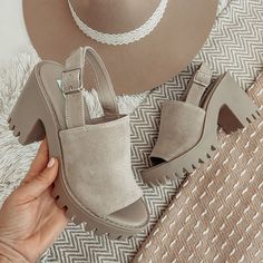 Shoe Inspo, Girly Shoes, Swag Shoes, Pinterest Closet, Crazy Shoes, Dream Shoes, Casual Shoes Women, Shoes Women