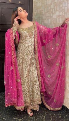 Velvet Dress Designs, Pakistani Dresses Casual, Pakistani Fashion Party Wear, Beautiful Pakistani Dresses