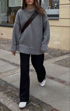 Scandinavian Outfit, Grey Sweater Outfit, Chique Outfit, Skandinavian Fashion, Chique Outfits, Legging Outfits, Elegante Casual, Midi Skirts