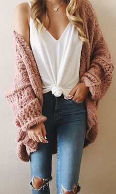 Find More at => http://feedproxy.google.com/~r/amazingoutfits/~3/onYyQkrZyXA/AmazingOutfits.page Secret Wallpaper, Chique Outfit, Fest Outfits, Fall Trends Outfits, Oversized Sweater Cardigan, Corporate Attire, Chunky Sweaters, Cute Winter Outfits, Trendy Fall Outfits