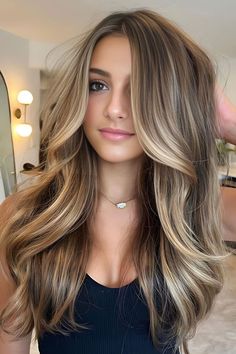 Light Brown Hair With Face-Framing Highlights Light Brown Hair With Highlights, Light Brown Hair Balayage, Blonde Foils, Light Brunette Hair, Rambut Brunette, Summer Blonde Hair, Hair With Highlights, Brown Hair Inspo