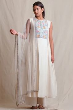 Shop for Sue Mue Off White Linen Embroidered Anarkali Set for Women Online at Aza Fashions Embroidered Heels, Embroidered Anarkali, Organza Top, Tulle Sleeves, Thread Embroidery, Kurta Set, Designer Gowns, Kids Sleepwear, Indian Design