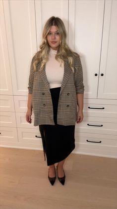 Midsize Curvy Office Outfit Inspo Curvy Office Outfit, Outfit Inspo Midsize, Midsize Outfits, Business Casual Outfits For Work, Office Outfit, Fashion Business Casual