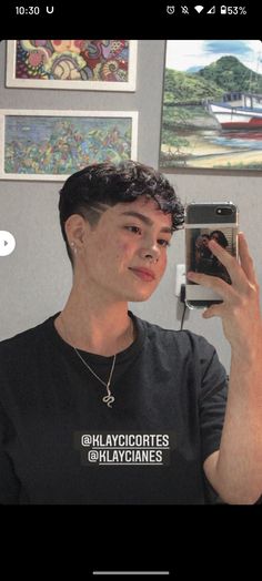 Shaved Hair Round Face, Short Hair Tomboy Style, Women Undercut Short, Tomboy Pixie Haircut, Pixie Haircut Wavy Hair, Pixie Cut Ondulado, Gay Haircuts For Women, Nonbinary Haircuts, Shirt Hair Cuts