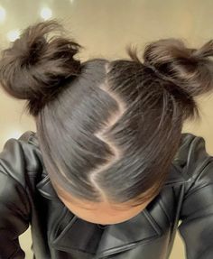 Zig Zag Part Space Buns, Hairstyle With Two Buns, Criss Cross Bun, Hip Hop Hairstyles Dancers, Hip Hop Hairstyles, Hairstyle Examples, Easy Hairstyles For Thick Hair, Y2k Hairstyles, Hairdos For Curly Hair