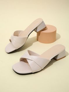 Flat Heels For Women, Flat Chappals For Women, Simple Chappals For Women, Cute Slippers Women, Pretty Sandals, Flat Heels