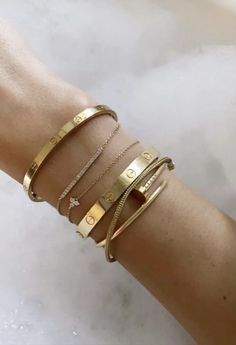 Gold Bracelets Stacked, Bracelet Miyuki, Trust Fund, Gold Girl, Love Bracelet, Girl Jewelry, Stacked Jewelry, Jewelry Lookbook, Cartier Love