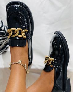 Product Details Style: Chic Material: PU Pattern Type: Chain Occasion: Daily Toe: Round Toe Heel Height: Flat Package Include: 1*Loafers Chain Decor, Stylish Work Attire, Slip On Loafers, Trendy Fashion Outfits, Round Toe Heels, Style Chic, Mary Jane Shoes, Heeled Ankle Boots, Top Shoes