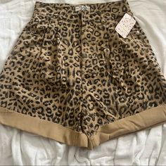 Nwt; High Waisted Denim Cheetah Print Shorts; Pleated Front Gives Them A Loose Fit; Can Be Worn Rolled Or Unrolled High Waisted Ripped Shorts, Daisy Duke Shorts, Lana Condor, Free People Velvet, Velvet Shorts, Free People Shorts, Ripped Shorts, Frayed Denim, Orange Shorts