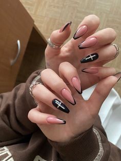 Y2k Nail Polish Ideas, Acrylic Nails With Rhinestones Black, Aesthetic Acrylic Nails Coffin, Mail Designs Black, Grunge Nails Ideas, Hippie Nails Acrylic, Edgy Nail Art, Cross Nails