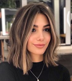 20 Foils Highlights, Raquel Leviss Hair Short, Hair Length For Round Face, Raquel Leviss Hair, Dressing Professional, Brown Hair Balayage, Short Hair Balayage, Balayage Brunette, Penteado Cabelo Curto