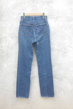 Perfect ,Vintage70s 80s levis 501 single stitch W24 W25 L31.5,levis for women,retro,hipster,levis USA I want you to experience the beauty, style and comfort of my goods. condition : very good **Jeans have torn marks on their legs..But it is very cool color : Blue jeans Material : Denim fabric Label : Mede in usa Levis Jeans W24,25 measurements: inches or centimeters Levi's 501 but I check measurements 1. Waist: 24 inch or 25 inch // 61 or 63.5 cm 2. Hips: 34 inch or 35 inch // 86.5 or 88.8 cm 3. Vintage Straight Jeans For Spring, Vintage Rigid Denim Jeans For Fall, Vintage Everyday Jeans With Five Pockets, 1970s Style Fitted Medium Wash Jeans, Vintage Fitted Straight Jeans, Fitted Vintage Straight Jeans, Vintage Mid-rise Jeans For Everyday, Vintage Straight Cotton Jeans, Fitted Vintage Jeans In Medium Wash