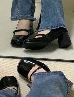 Lilia Vespertine, Teacher's Pet, Dr Shoes, Shoe Inspo, Aesthetic Shoes, Swag Shoes, Mode Inspo, A Mirror, Pretty Shoes